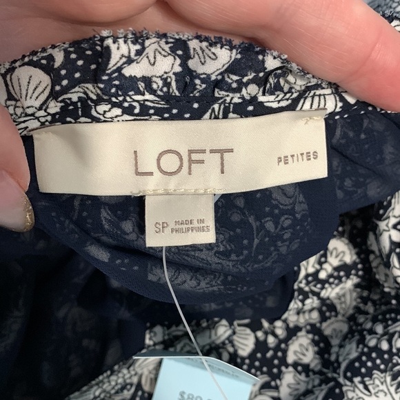 LOFT Floral waist Tie Dress IN NAVY AND WHITE - Picture 7 of 9
